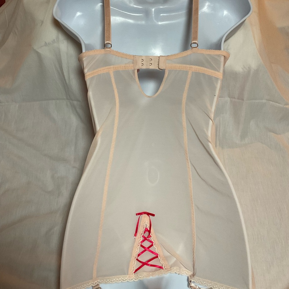 Victoria's Secret Red and Cream Lace Chemise with Underwire Support - Picture 4 of 5